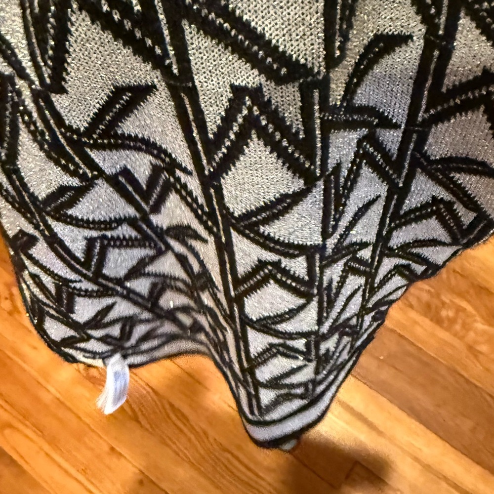 Michael Kors Black and White Logo Reversible Patterned Scarf Unisex - Picture 4 of 11